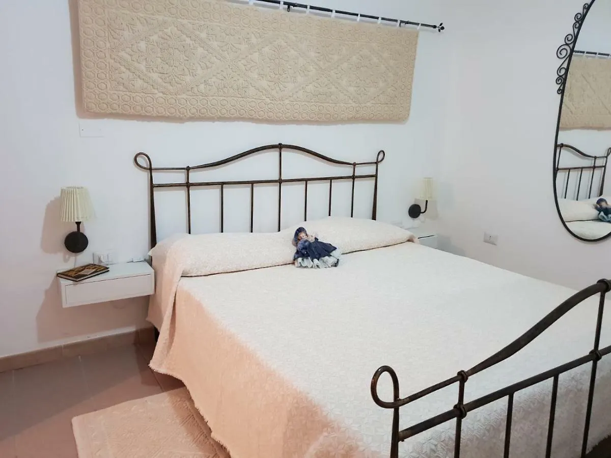 Apartamento Red Ginger Oristano 0*,  Italia