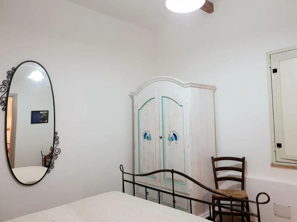 Apartamento Red Ginger Oristano 0*,  Italia